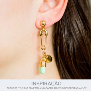 Pingente Cápsula de Remédio Ouro com Aplique Verde 19mm