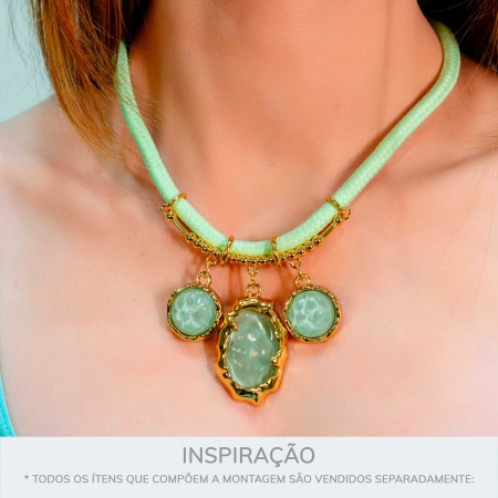 Pingente Orgânico Dourado com Verde Translúcido 44mm