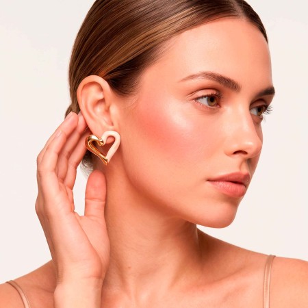Brinco de Coração Dourado com Acrílico OffWhite 30mm